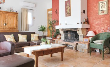 4 bedroom beautiful home in Goult 2