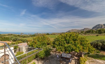 Charmantes Ferienhaus mit großer Terrasse 2