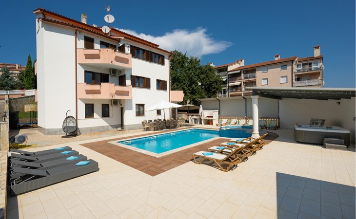 Awesome home in Pula with sauna 1