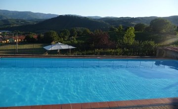 Fichtenhaus mit Schwimmbad zwischen Florenz und Arezzo 2
