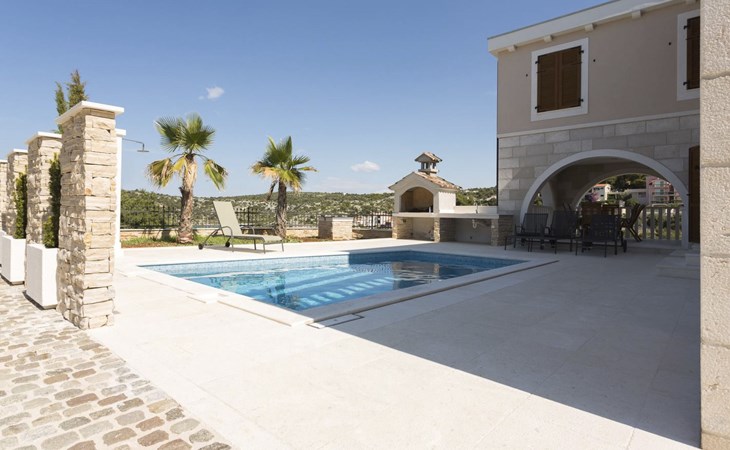 Villa Elena mit Pool, nur 60 Meter zum Meer 1