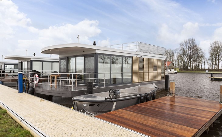 Houseboat  'Elysium' with private jetty - Paviljoenwei 4-14 | Sneek (Offingawier) 1