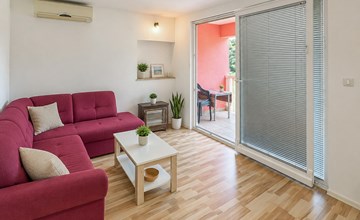 Nice apartment in Vrgorac with swimming pool 3