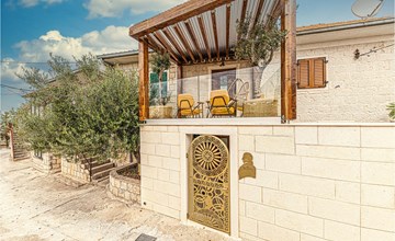 Gorgeous home in Okrug Gornji 3