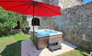 Geräumige Villa mit drei Schlafzimmern und einem ruhigen Garten 3