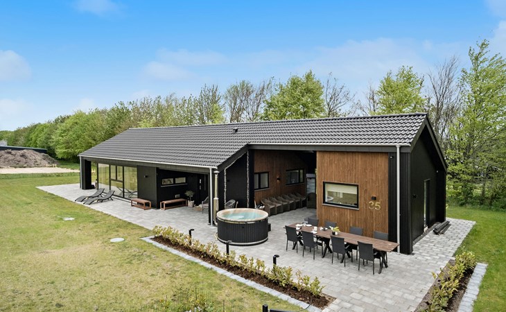 4 bedroom cozy home in Hadsund 1