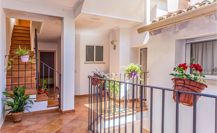6 bedroom gorgeous home in Godelleta 1
