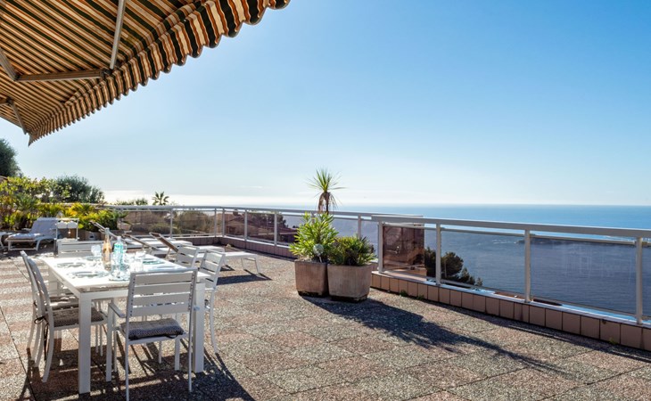 De balkons van Eze 1