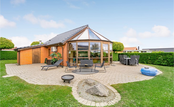 Amazing home in Hejls with kitchen 1
