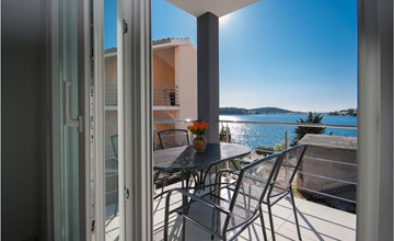 Nice apartment in Rogoznica 2