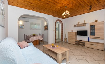 Pet friendly apartment in Zambratija 2