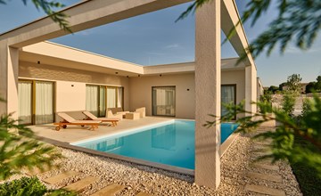 Cozy home in Tar with private swimming pool, can be inside or outside 2