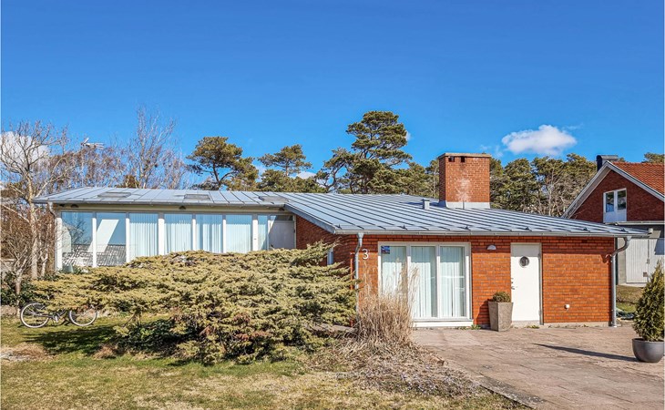 4 bedroom cozy home in Träslövsläge 1