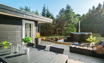 2 bedroom amazing home in Hals 2