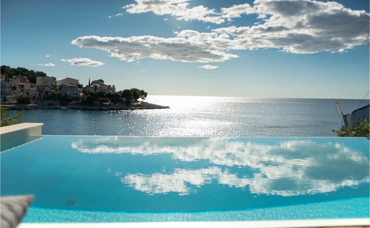 Villa Gloss 1
