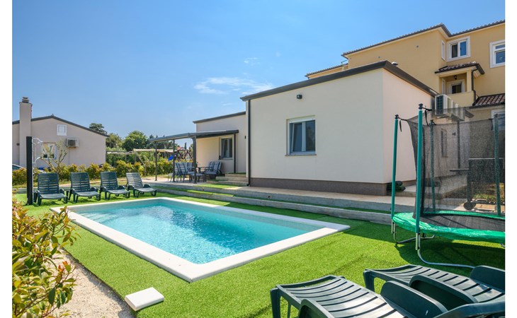 3 bedroom cozy home in Banjole 1
