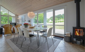 Nice home in Ebeltoft with kitchen 3