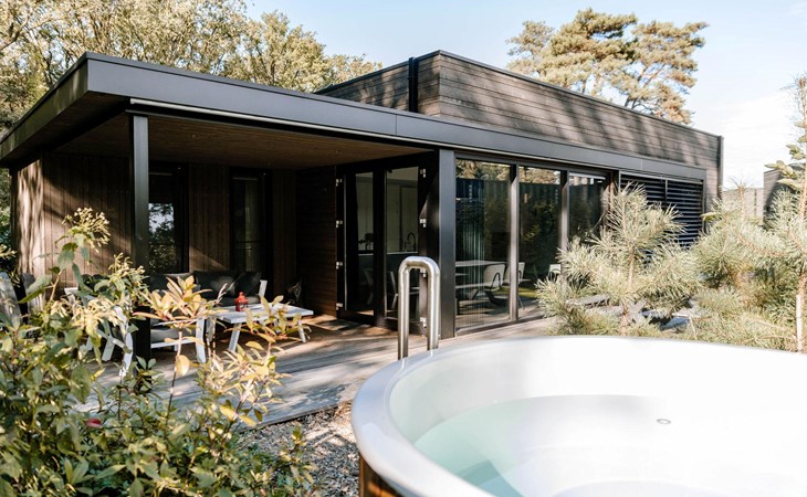 Luxe Lodge + hottub (6p) 1