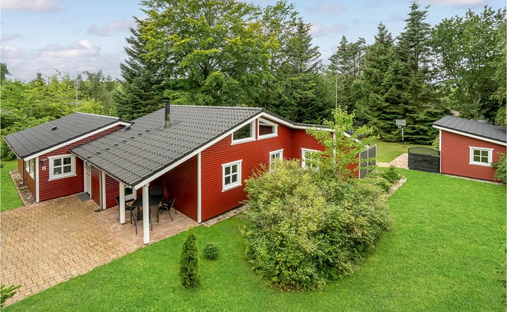 4 bedroom gorgeous home in Glesborg 1