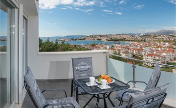 4 bedroom amazing home in Podstrana 3