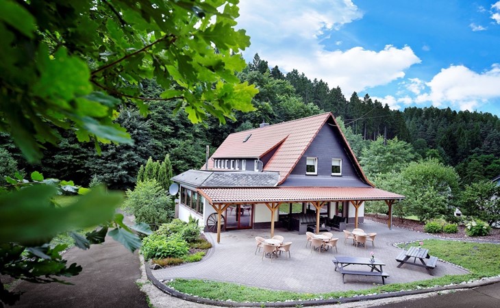 Huize Schutzbach Westerwald - vakantievilla voor groepen in de natuur 1