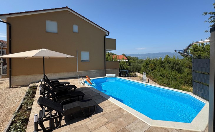 2 bedroom stunning home in Risika 1