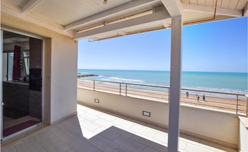 Nice home in Kaukana with kitchenette 2