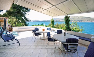 5 bedroom lovely home in Okrug Donji 2