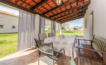 Lovely home in Valbandon with kitchen 2