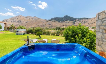 Schönes Haus in Kolympia mit privatem Parkplatz 2