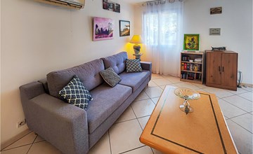 Beautiful home in Nébian with WiFi 2