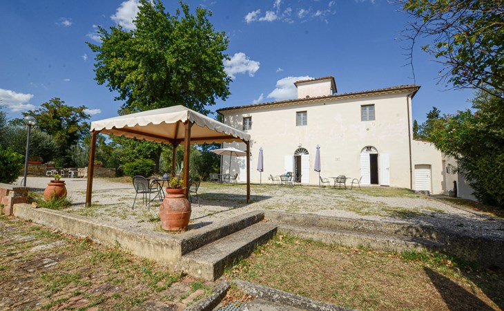 Cozy apartment in Poggibonsi with swimming pool 1