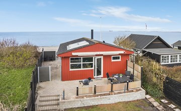 2 bedroom beach front home in Otterup 2