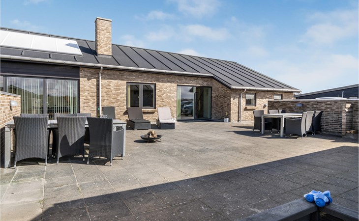 Nice home in Tarm with kitchen 1