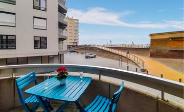Beach front apartment in Oostende with WiFi 2