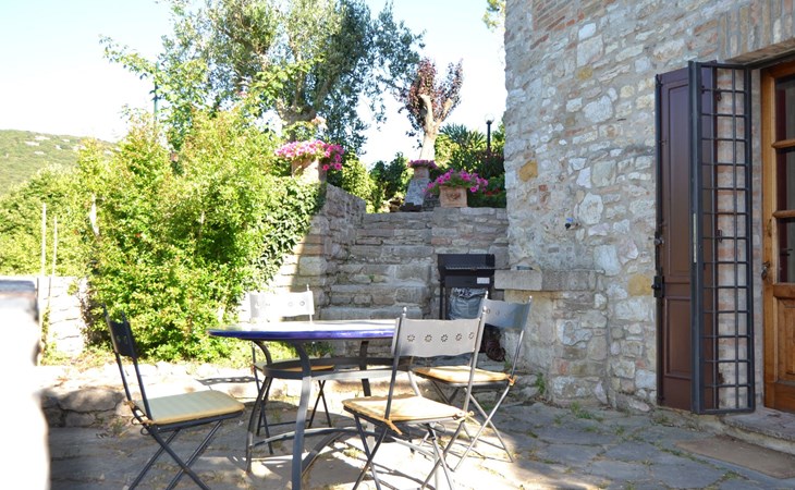 Altes Steinhaus mit Garten 1