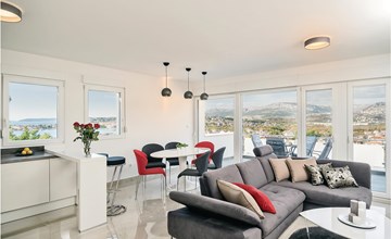 4 bedroom amazing home in Podstrana 2