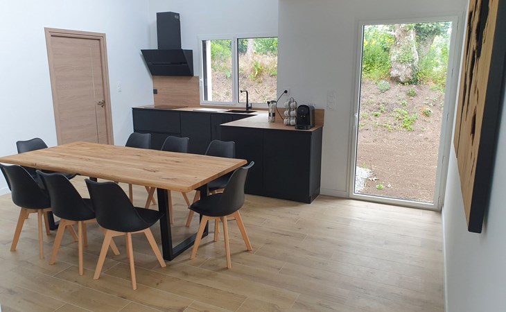 neues Haus in Meeresnähe mit beheiztem Pool 1