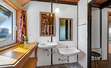 "Kurt" - 75m from the sea 3