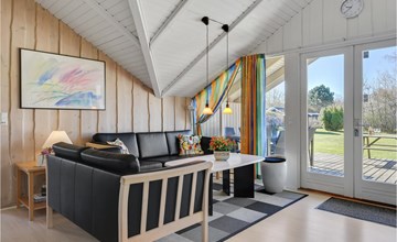 Amazing home in Dronningmølle with WiFi 2