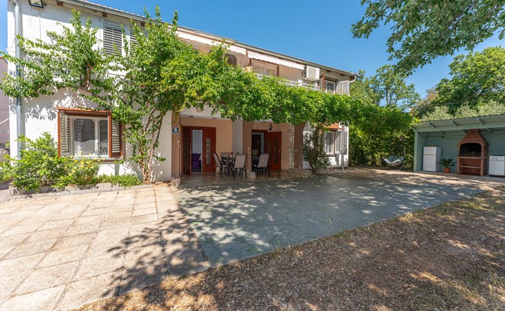 2 bedroom nice apartment in Pakostane 1