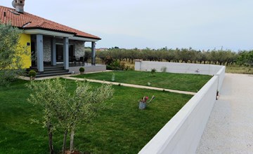 mit Terrasse, Grill und Garten 3