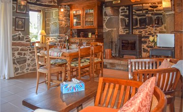 Pet friendly home in Saint Connec 2