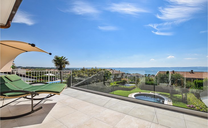 3 bedroom stunning home in Lazise 1