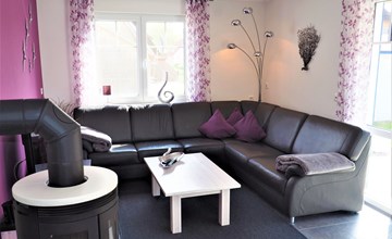 Traumhafte Reetdach-Doppelhaushälfte mit Garten 3