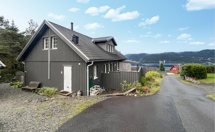 Cozy home in Flekkefjord with house sea view 1