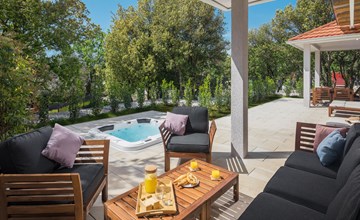 Luxuriöse Bay-Villa mit privatem Whirlpool 3
