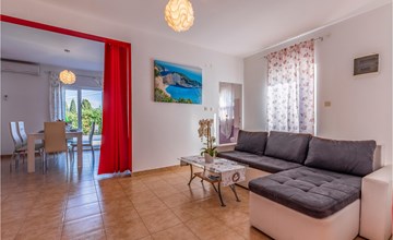 Nice home in Sisan with kitchen 2