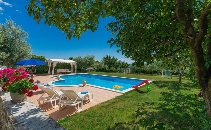 Ivan & Tina (ROJ455) 1