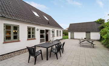 Gorgeous home in Dronningmølle 3